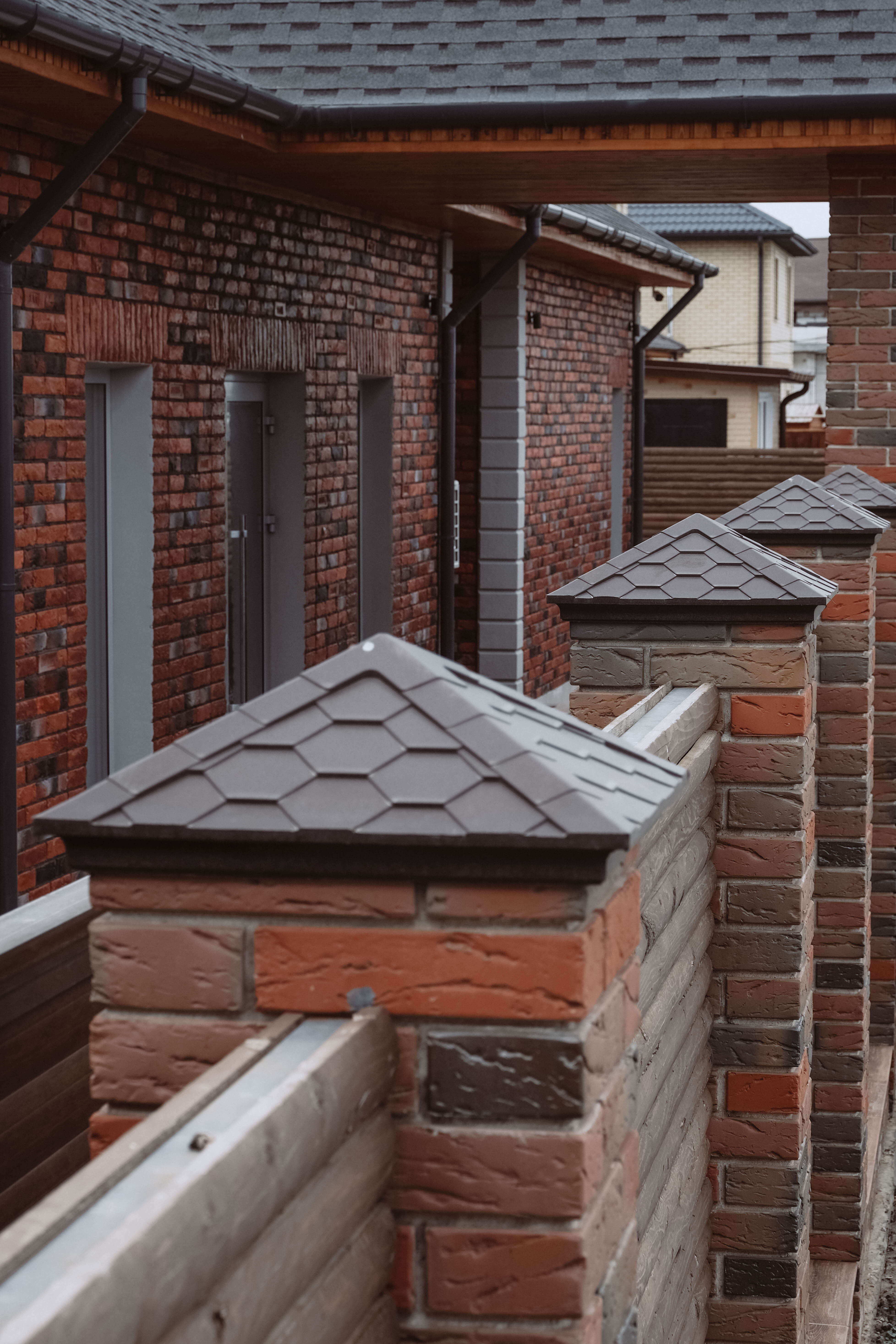 Колпак Zking Эверест Коричневый на столб 1.5х1.5 кирпича (390х390мм) в Ангарске фото